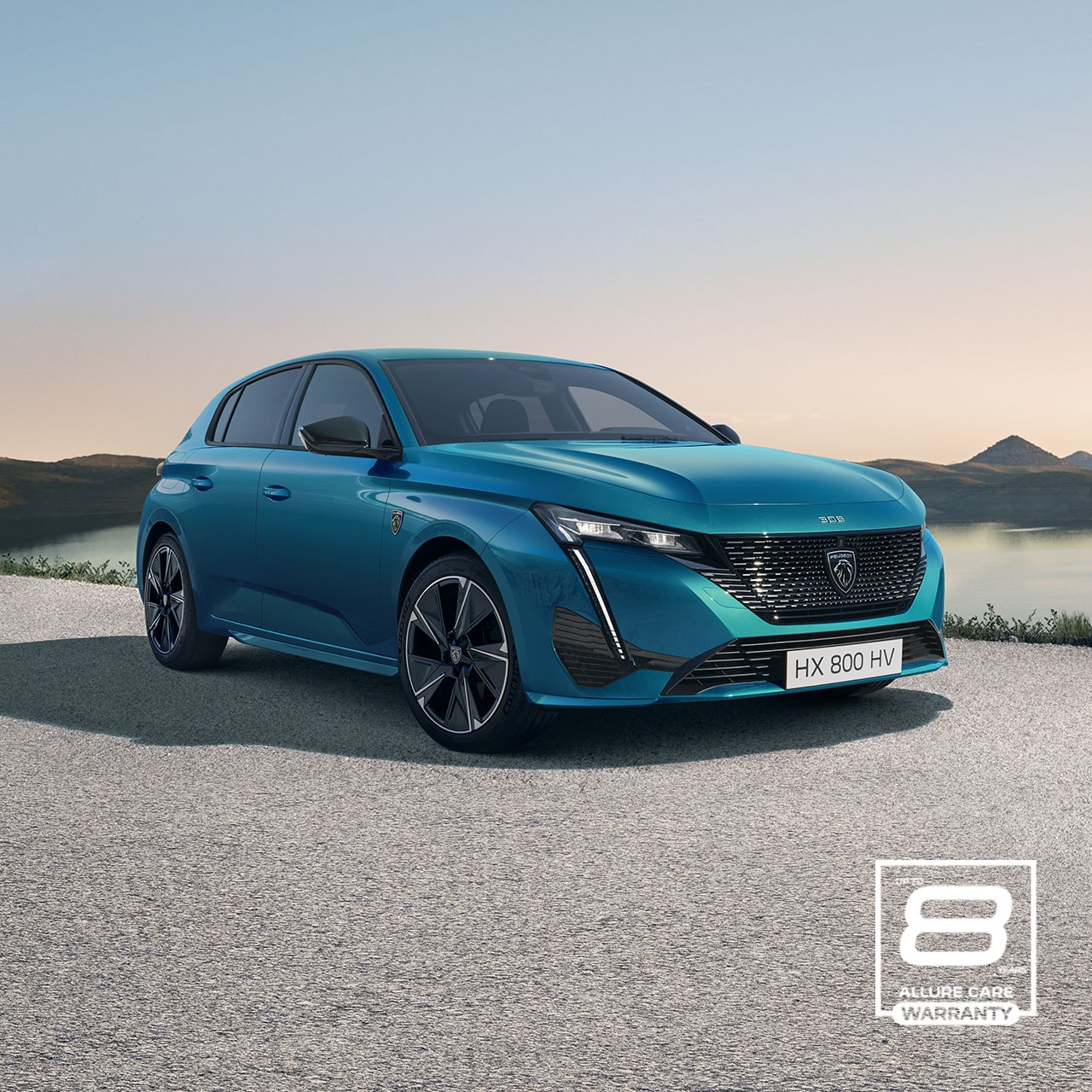 PEUGEOT E-308 completamente elettrica verde oliva vista frontale